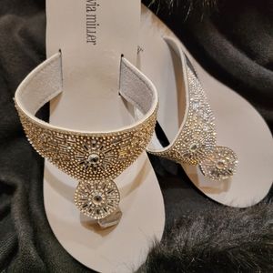 NWOT Light Gray Olivia Miller Size 10 Sparkle Flip Flops